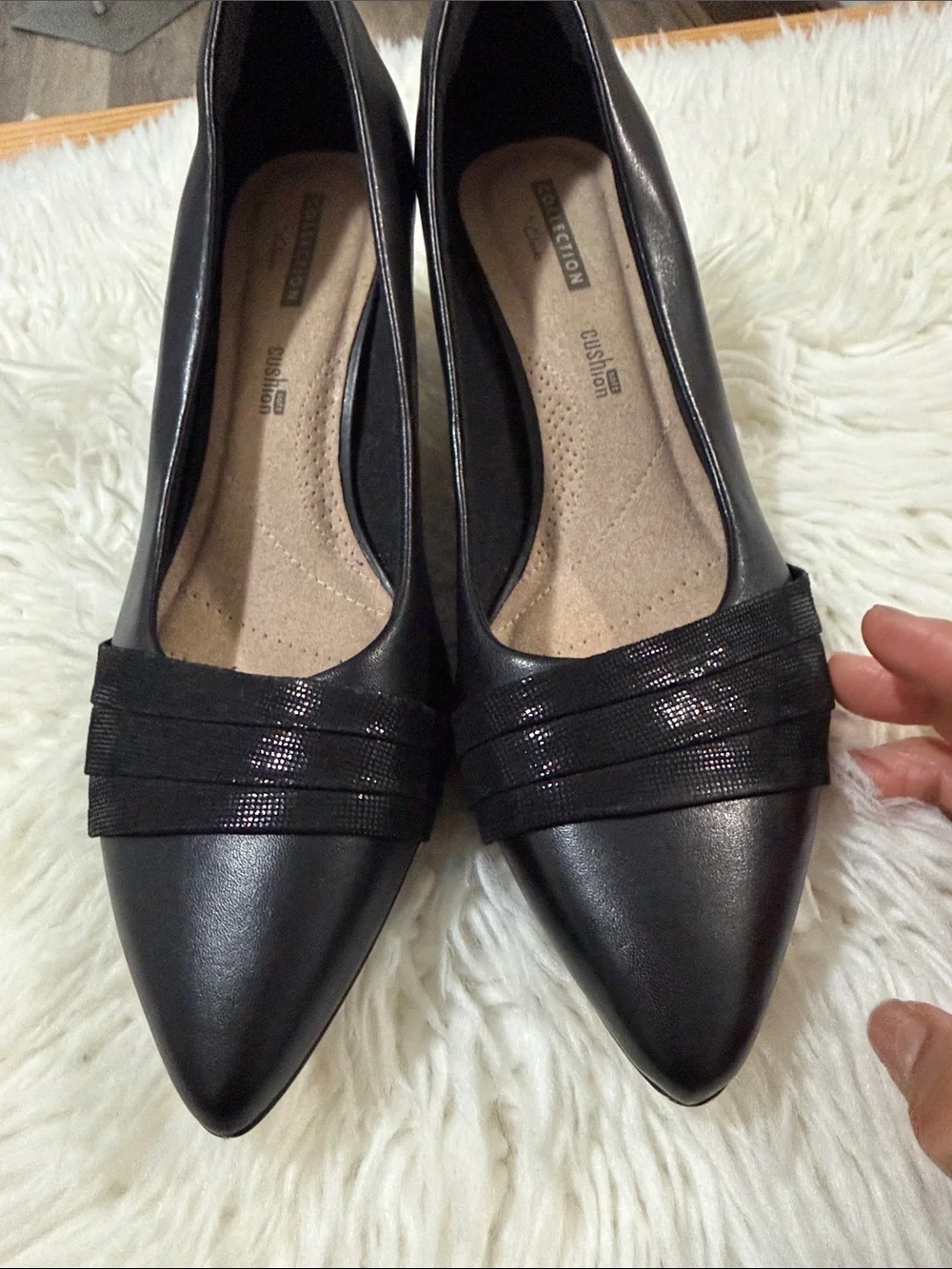 Clarks Black Leather Pointed Toe with Layered Textured Band Size 9 NWT